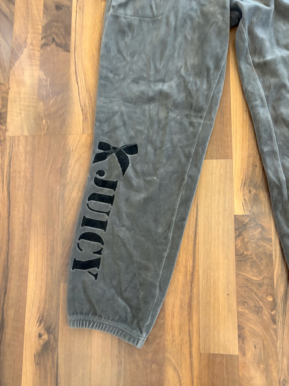 Juicy Couture Girls' Grey Velour Jogger‎ Pants - Picture 2 of 6